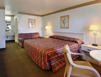 фото отеля Super 8 Austin North