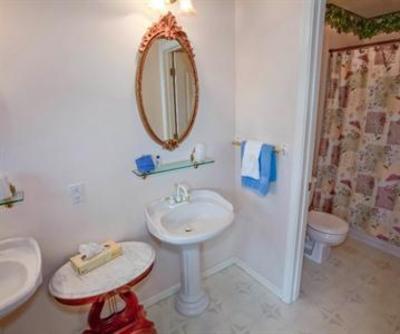 фото отеля Bradford House Bed and Breakfast Rhapsody Inn