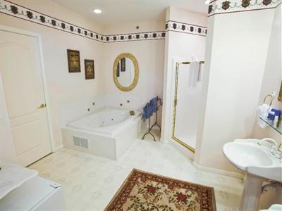 фото отеля Bradford House Bed and Breakfast Rhapsody Inn
