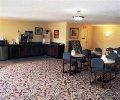 фото отеля Econo Lodge Inn & Suites Groton