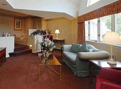 фото отеля Econo Lodge Inn & Suites Groton