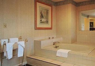 фото отеля Econo Lodge Inn & Suites Groton
