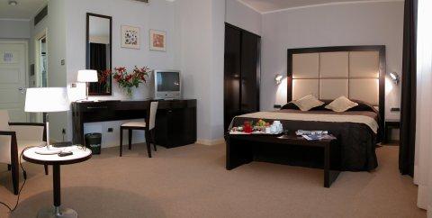 фото отеля Holiday Inn Cosenza