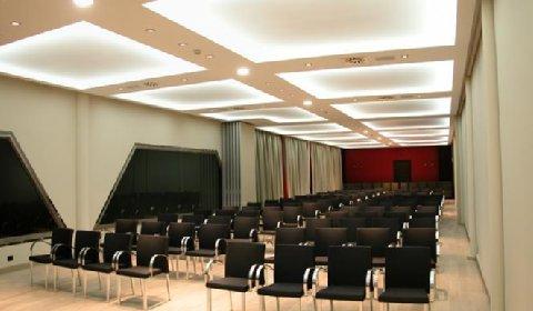 фото отеля Holiday Inn Cosenza