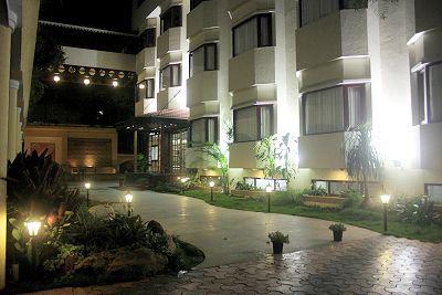 фото отеля High Gates Hotel