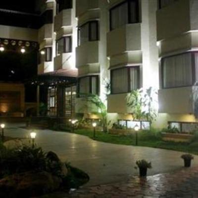 фото отеля High Gates Hotel