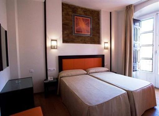 фото отеля Hotel Doña Lola Seville