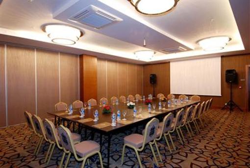 фото отеля Commodore Elite Suites & Spa