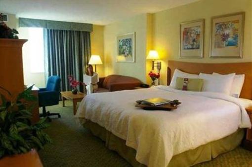 фото отеля Hampton Inn & Suites Airport South Blue Lagoon Miami