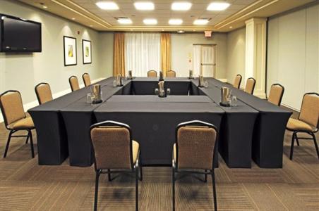 фото отеля Holiday Inn Express Hotel & Suites Southwest Vaughan