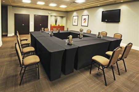 фото отеля Holiday Inn Express Hotel & Suites Southwest Vaughan