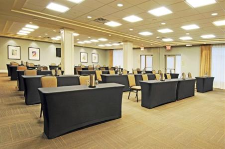 фото отеля Holiday Inn Express Hotel & Suites Southwest Vaughan