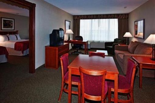 фото отеля Holiday Inn Hotel & Suites Warren