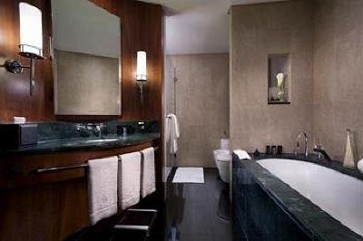 фото отеля Jumeirah Emirates Towers Hotel