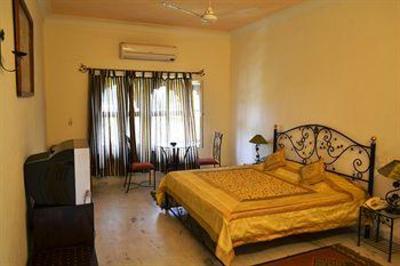 фото отеля Suryaa Villa