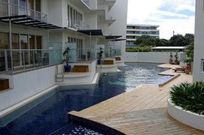 фото отеля Rolling Surf Resort