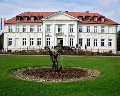 фото отеля Hotel Schloss Schorssow