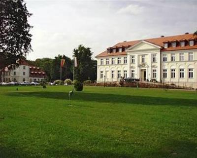 фото отеля Hotel Schloss Schorssow