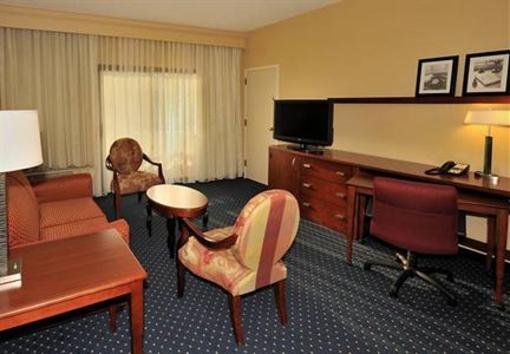 фото отеля Courtyard by Marriott New Haven Wallingford