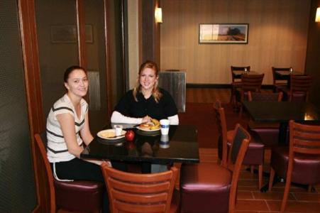 фото отеля Hampton Inn & Suites Marshalltown