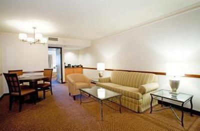 фото отеля Embassy Suites Hotel Chicago - Schaumburg / Woodfield