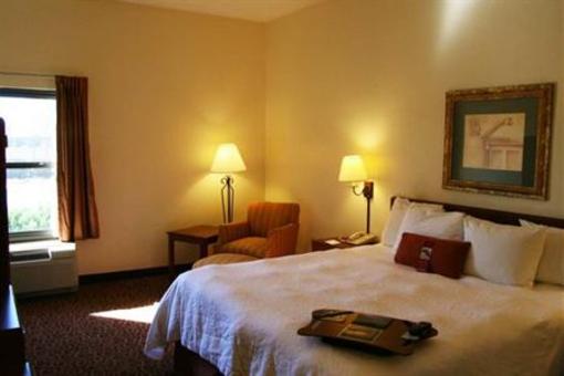 фото отеля Hampton Inn - University