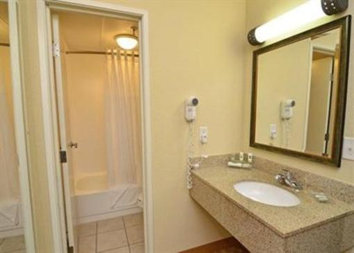 фото отеля Country Inn & Suites Bloomington West