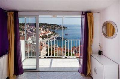 фото отеля Apartments and Rooms Bonkan Hvar