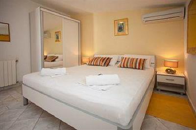 фото отеля Apartments and Rooms Bonkan Hvar