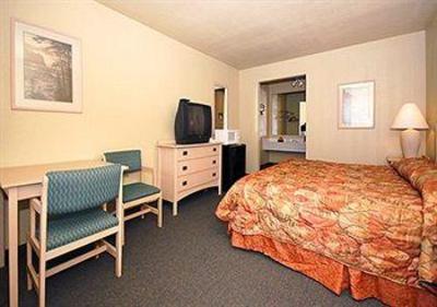 фото отеля Quality Inn & Suites Airport Convention Center