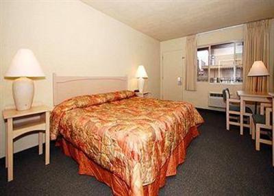 фото отеля Quality Inn & Suites Airport Convention Center
