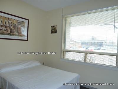 фото отеля Kelowna Okanagan Lake Hostel B & B