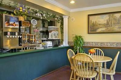 фото отеля Super 8 Fort Atkinson