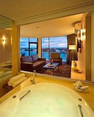 фото отеля Lakes Resort Hotel