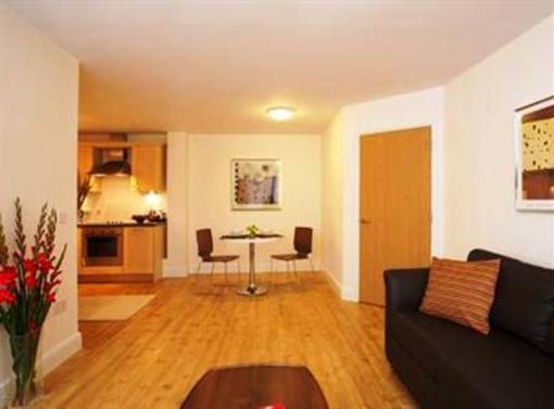 фото отеля SACO Apartments Farnborough