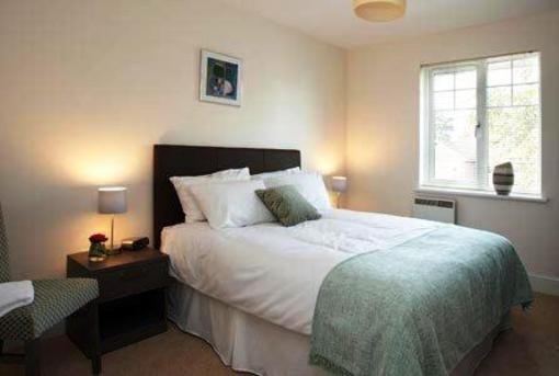 фото отеля SACO Apartments Farnborough