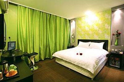 фото отеля Zhuoyue Express Hotel Harbin Shizi Street