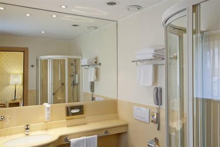 фото отеля Holiday Inn Milan - Garibaldi Station