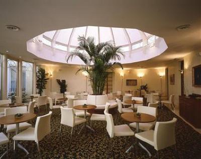 фото отеля Holiday Inn Milan - Garibaldi Station