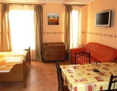 фото отеля Varkert Apartman