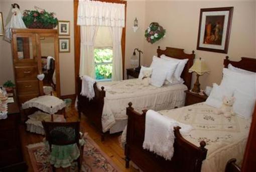 фото отеля Country Doll House Bed & Breakfast