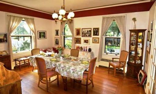 фото отеля Lathrop House B&B