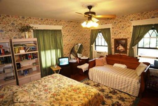 фото отеля Lathrop House B&B