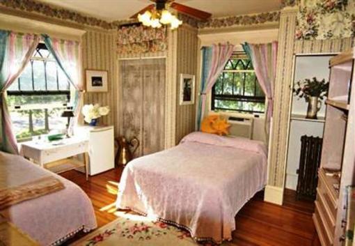 фото отеля Lathrop House B&B