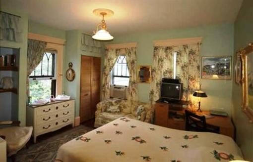 фото отеля Lathrop House B&B