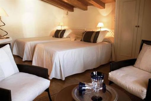 фото отеля Hostal De La Placa Cabrils