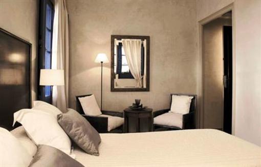 фото отеля Hostal De La Placa Cabrils