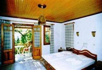 фото отеля Golden Sand Studio Apartments Marathokampos