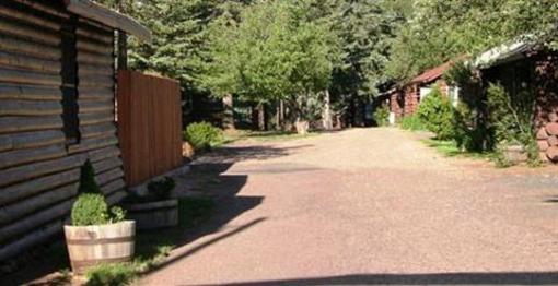 фото отеля Rainbow Lake Lodge