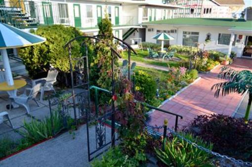 фото отеля Hotel-Motel Les Voitures d'Eau